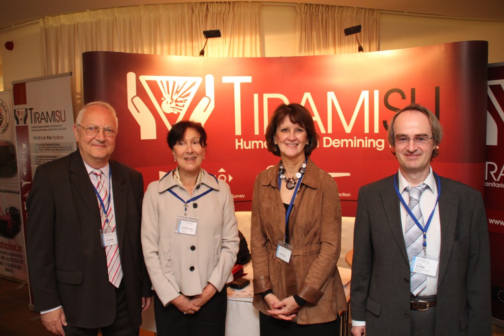 From left to right: Yvan Boudoin (RMA), Croatian ambassador for Belgium, Croatian ambassador for Canada, Yann Yvinec (RMA).